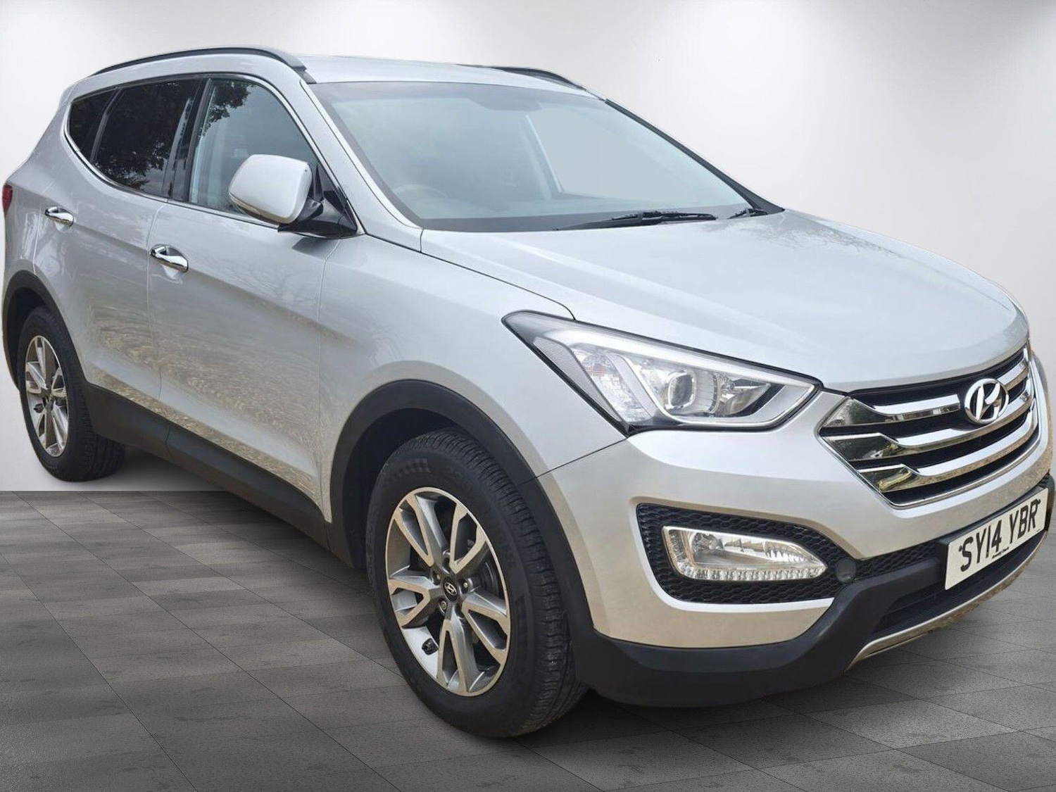 Used Hyundai Santa Fe 2014 for sale - 76199911: Photo 1