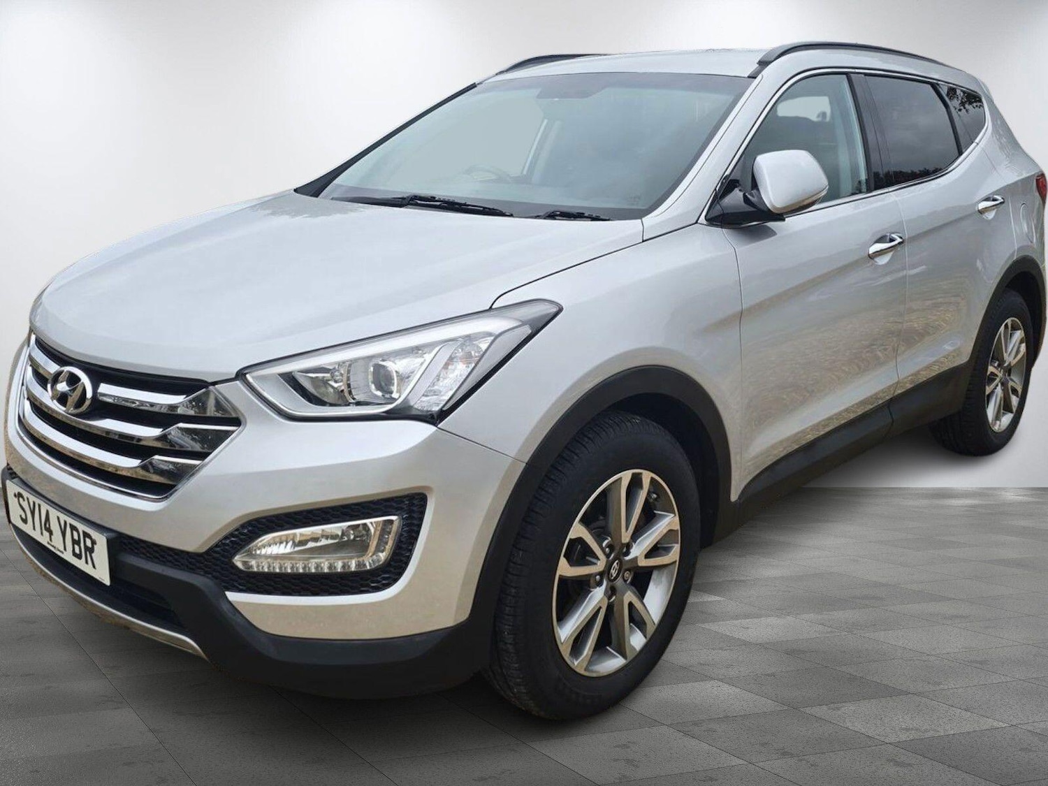 Used Hyundai Santa Fe 2014 for sale - 76199911: Photo 2