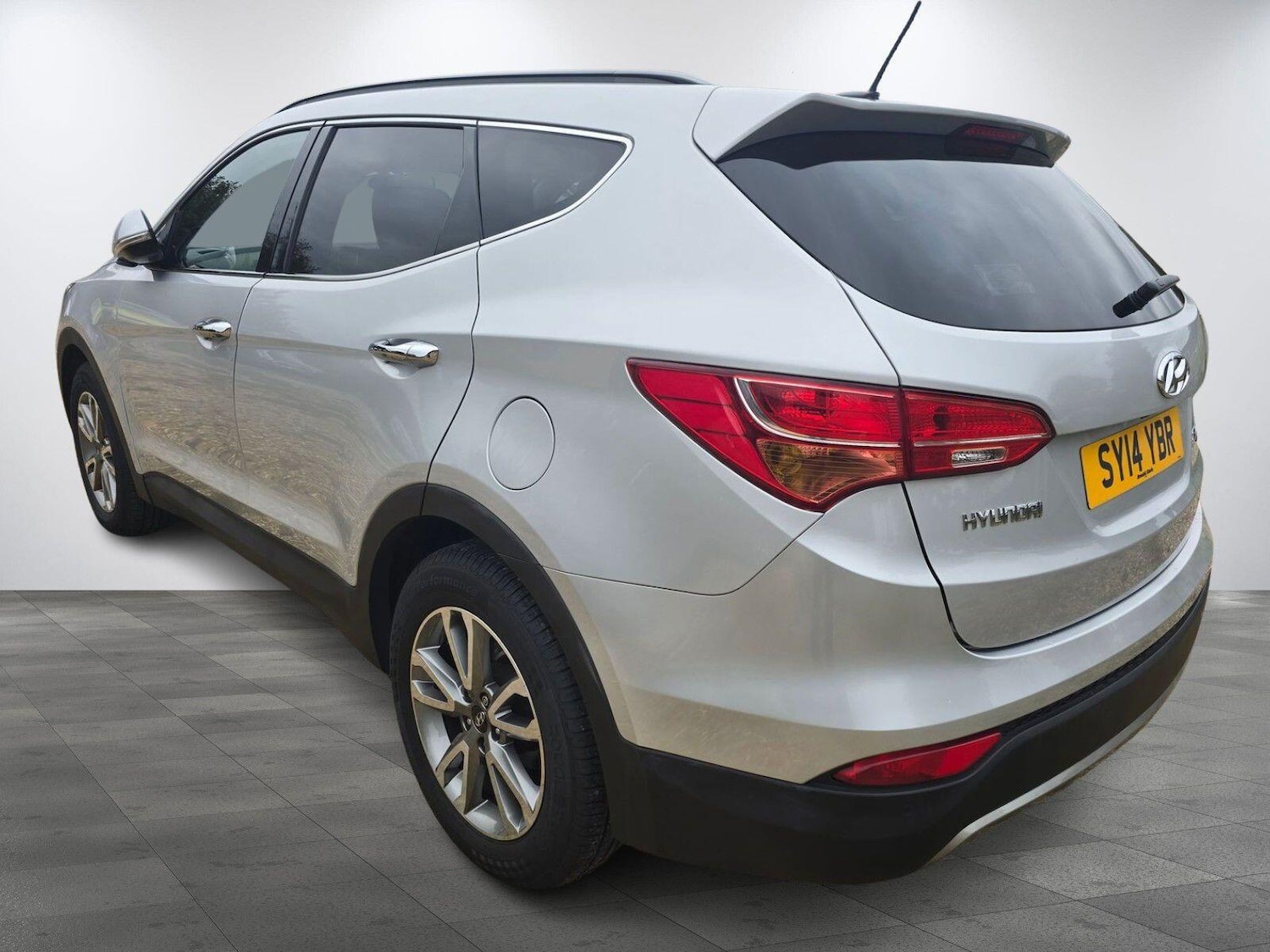 Used Hyundai Santa Fe 2014 for sale - 76199911: Photo 3