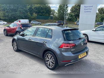 Used Volkswagen Golf 2018 for sale - 75834117: Photo