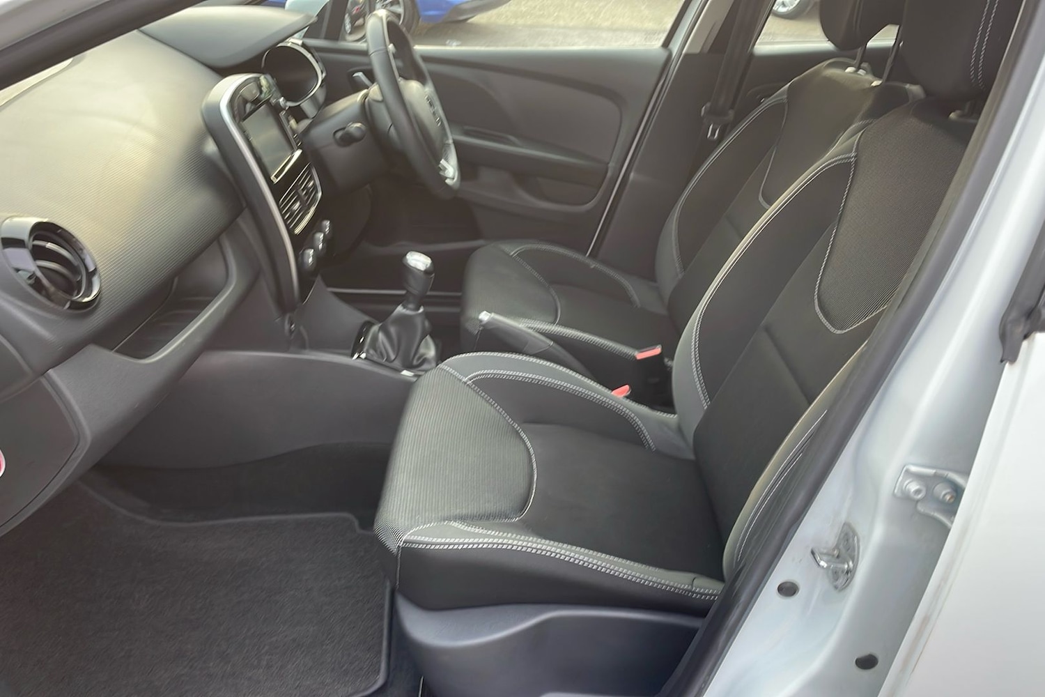 Used Renault Clio 2017 for sale - 77976927: Photo 3