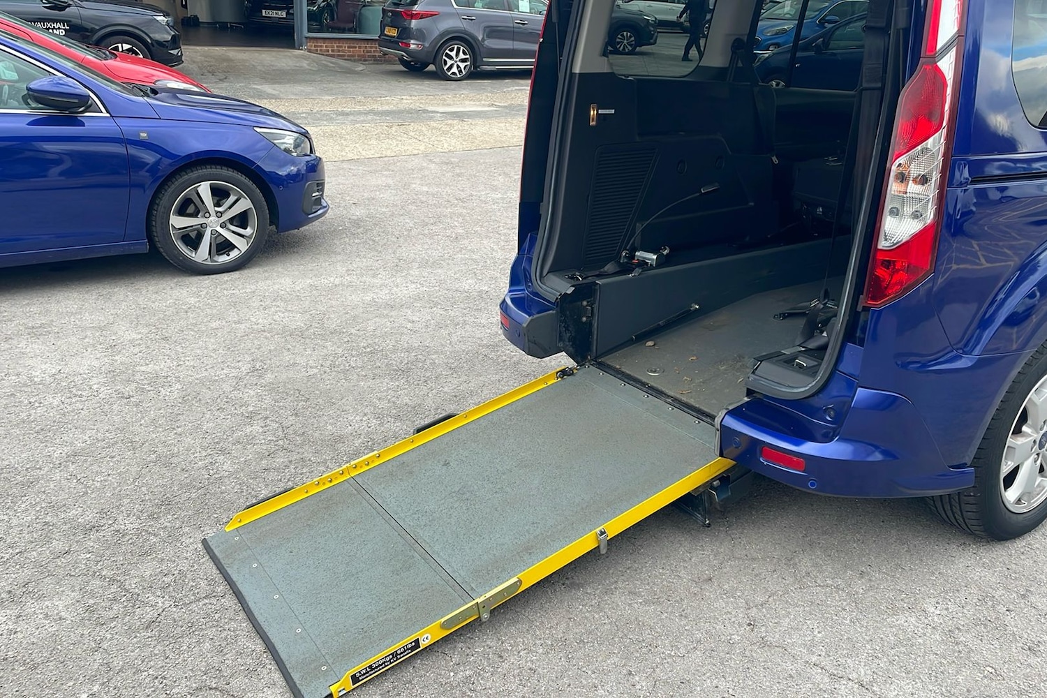 Used Ford Grand Tourneo Connect 2017 for sale - 76554828: Photo 32