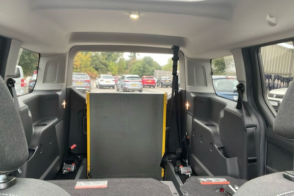 Used Ford Grand Tourneo Connect 2017 for sale - 76280753: Photo 42