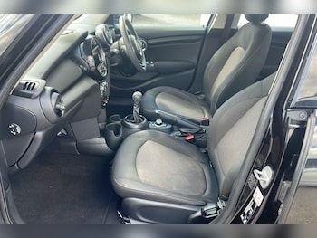 Used MINI Hatch 2020 for sale - 75489299: Photo