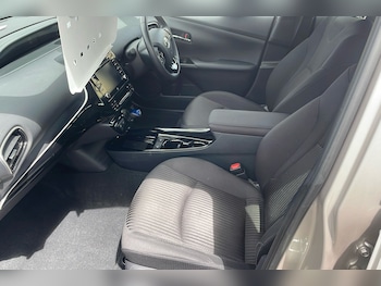 Used Toyota Prius 2019 for sale - 79526100: Photo