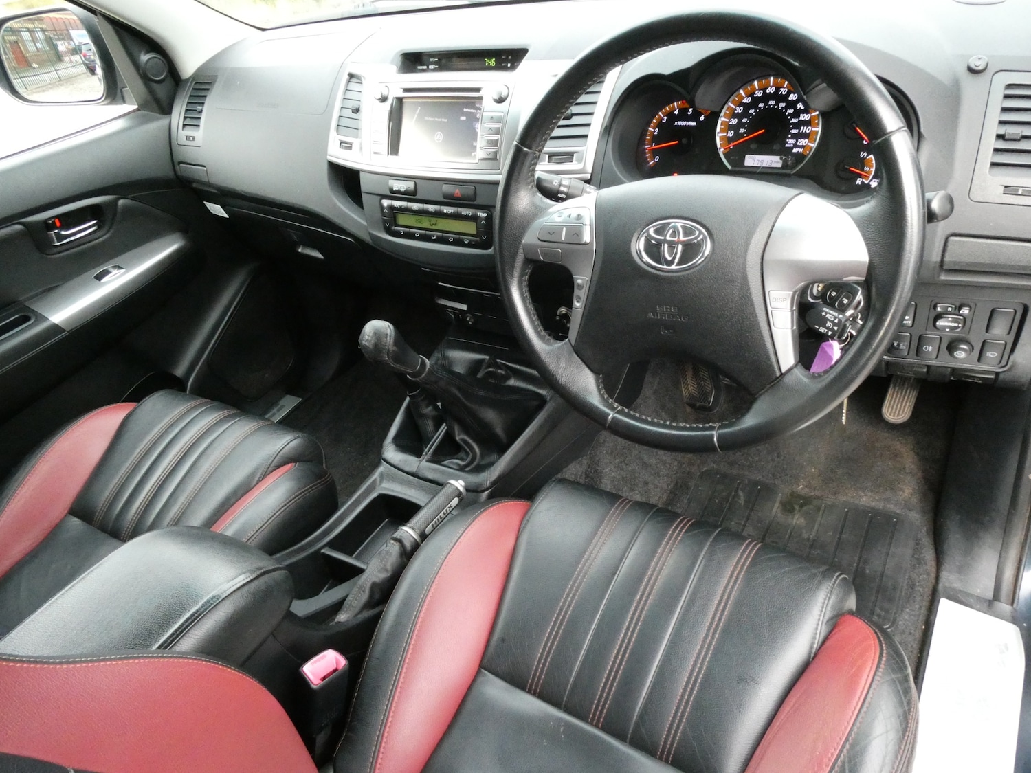 Used Toyota Hilux 2015 for sale - 77271104: Photo 2