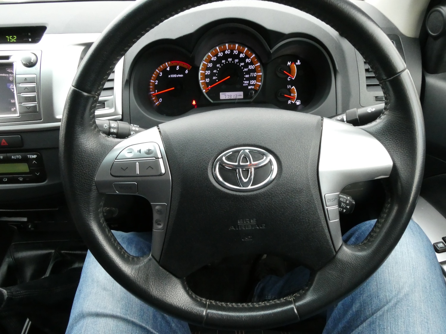 Used Toyota Hilux 2015 for sale - 77271104: Photo 4