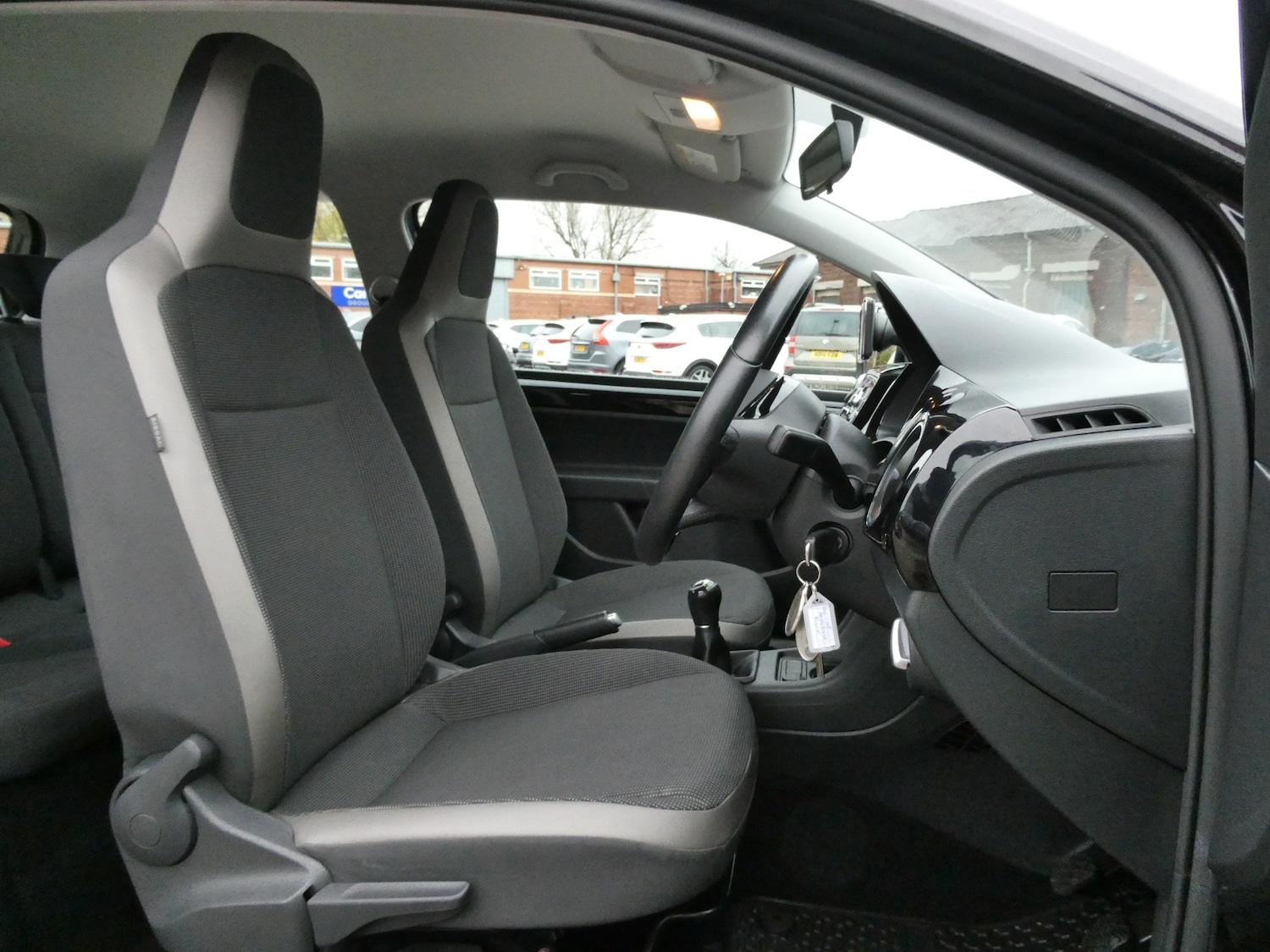 Used Volkswagen up! 2015 for sale - 76541633: Photo 5