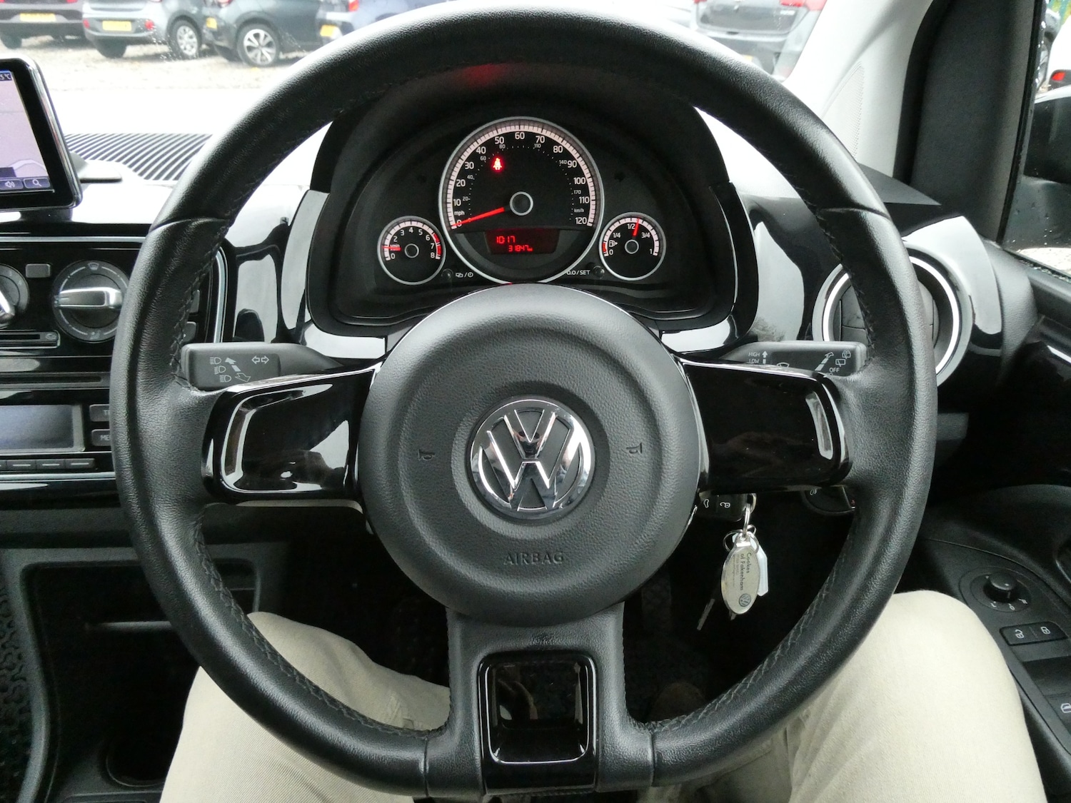 Used Volkswagen up! 2015 for sale - 76541633: Photo 6