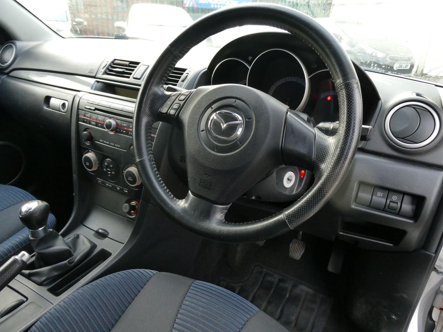 Used Mazda Mazda3 2005 for sale - 77002087: Photo 2