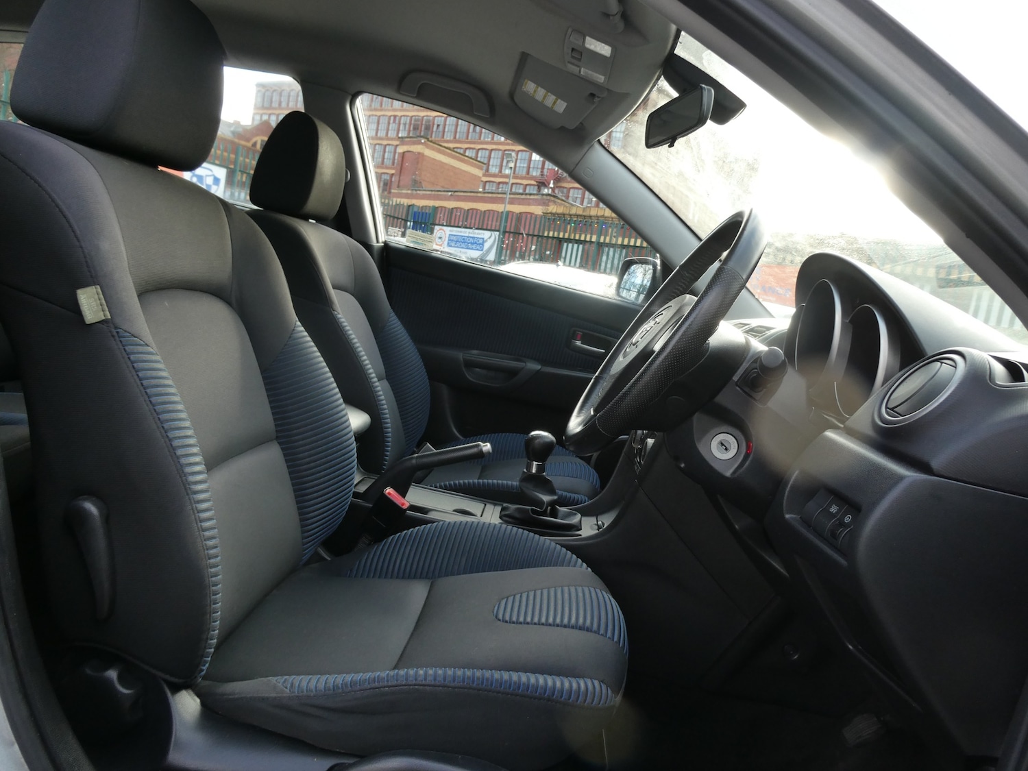 Used Mazda Mazda3 2005 for sale - 77002087: Photo 4