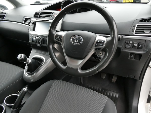 Used Toyota Verso 2014 for sale - 76078000: Photo 3