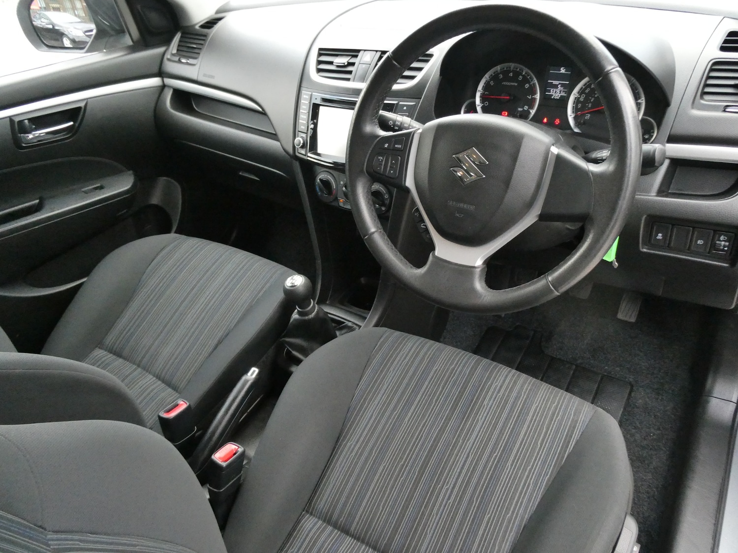 Used Suzuki Swift 2015 for sale - 77406196: Photo 3