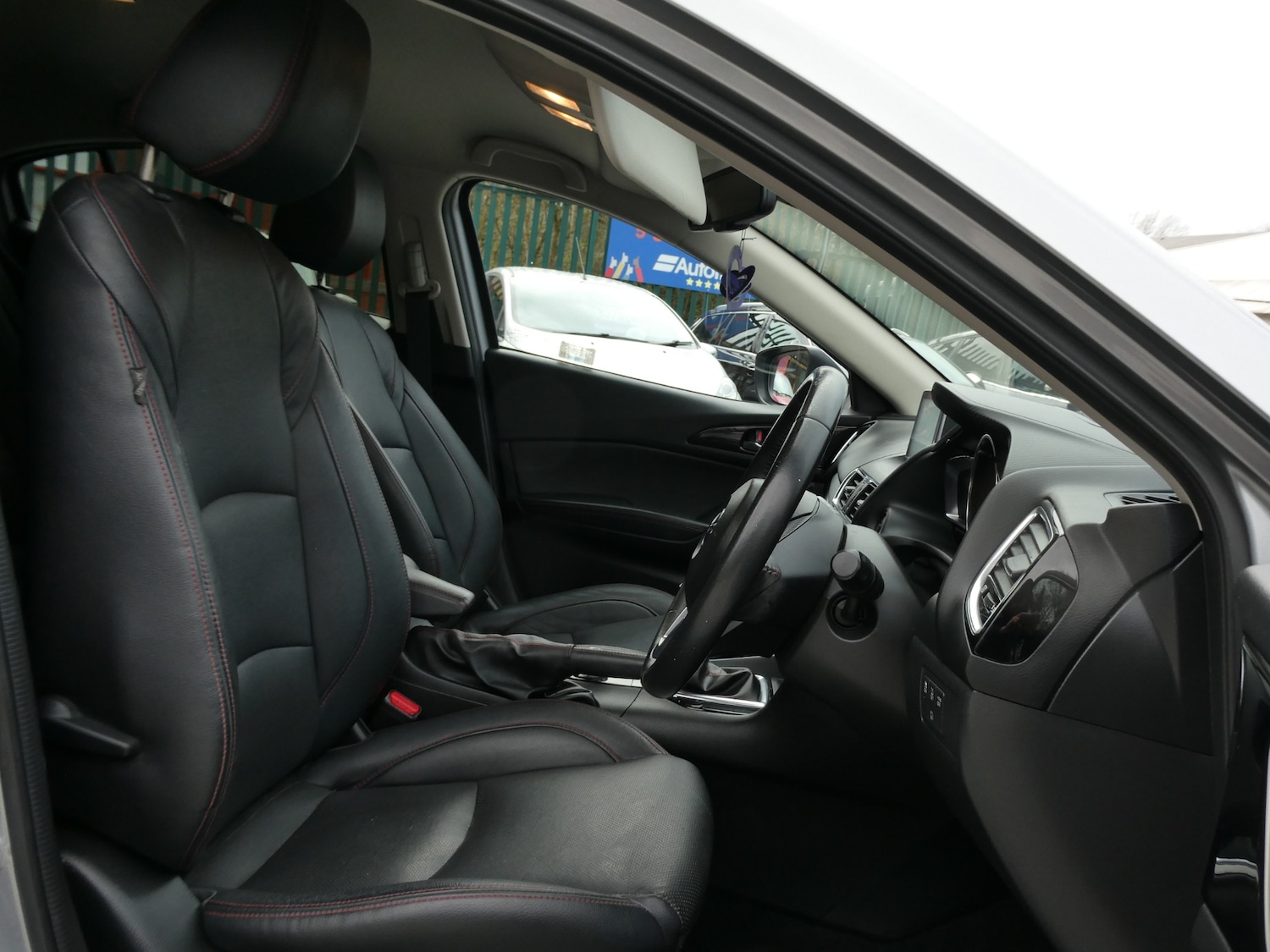 Used Mazda Mazda3 2015 for sale - 76738367: Photo 4