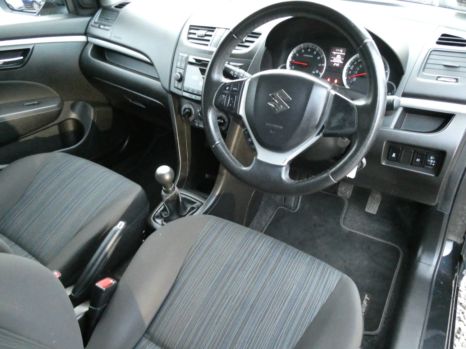 Used Suzuki Swift 2013 for sale - 76881648: Photo 3