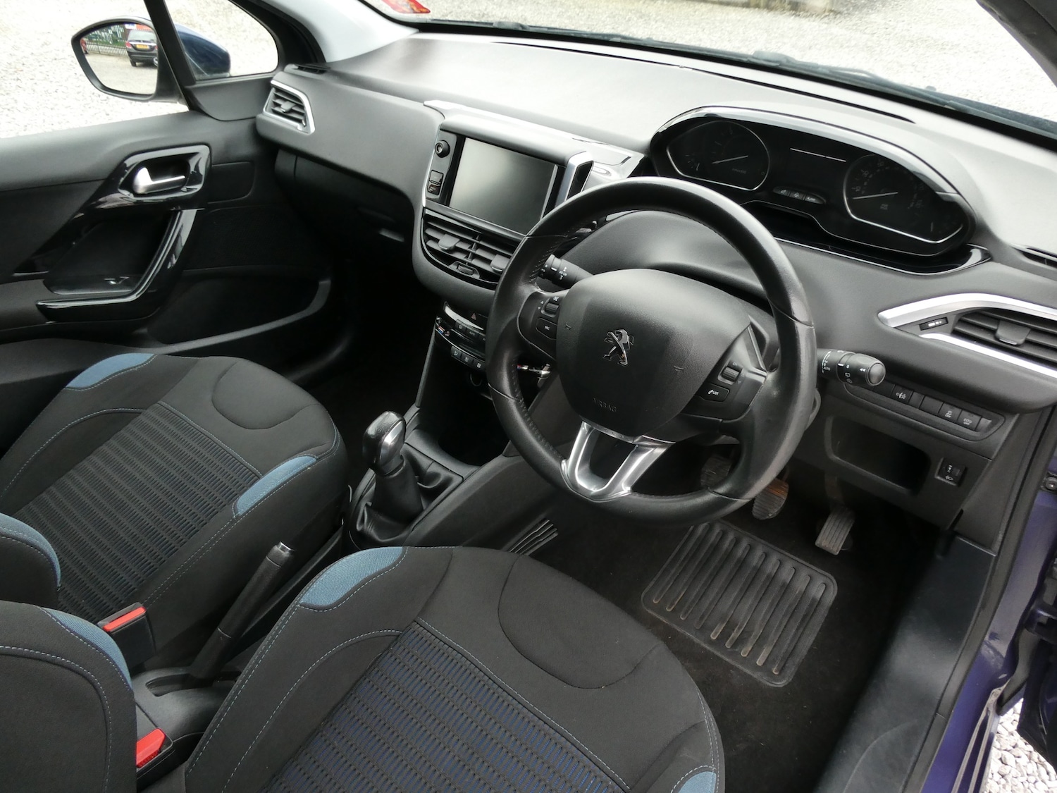 Used Peugeot 208 2015 for sale - 77778748: Photo 2