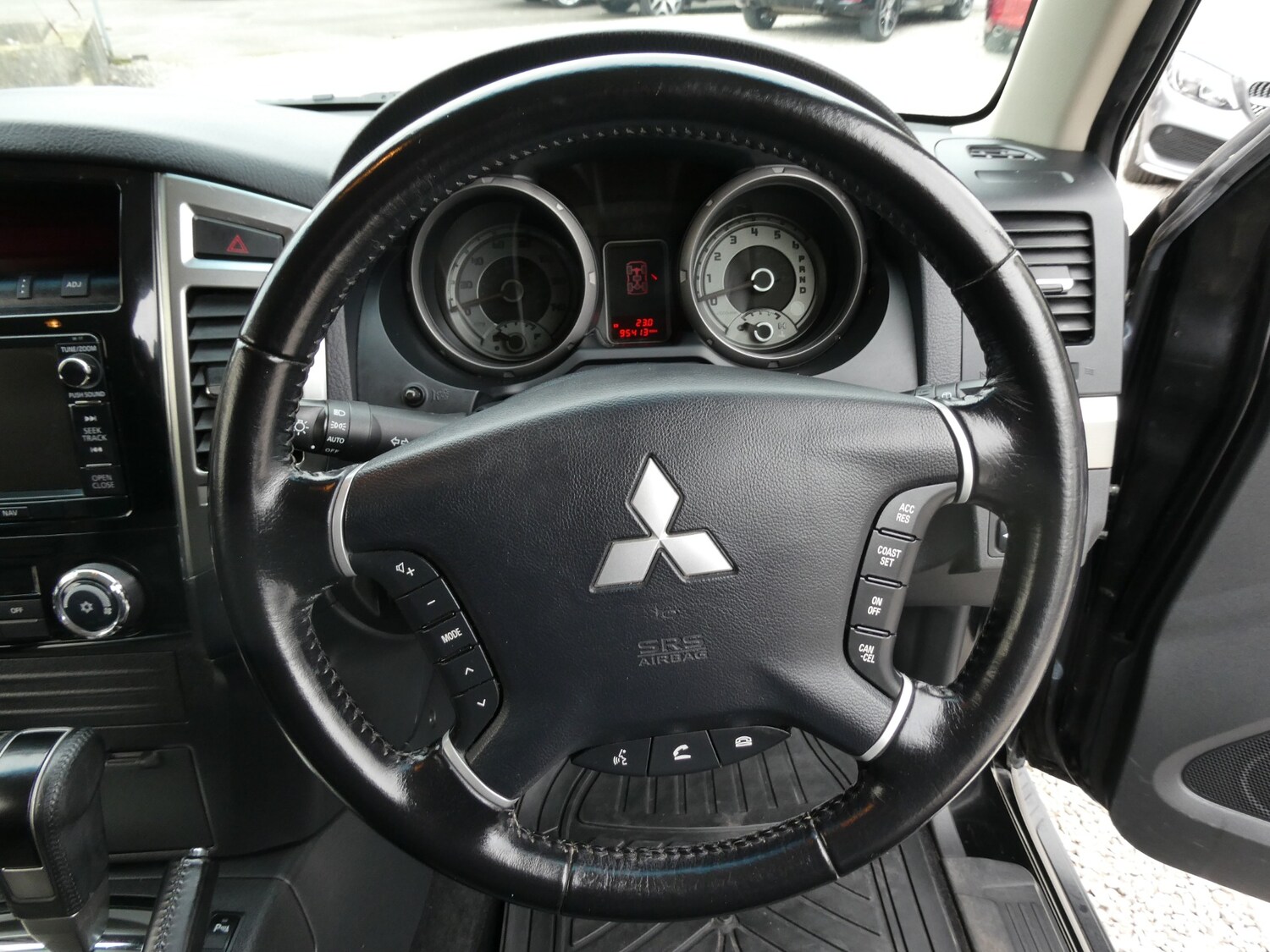 Used Mitsubishi Shogun 2017 for sale - 77871770: Photo 6