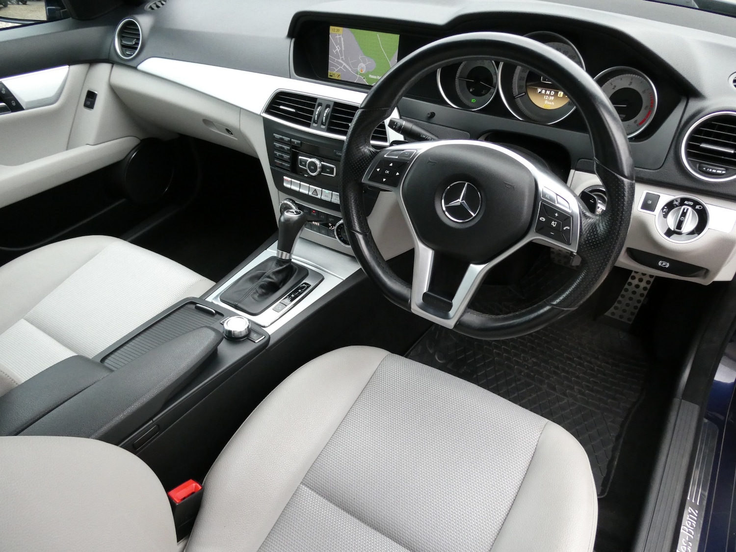 Used Mercedes-Benz C Class 2011 for sale - 77248235: Photo 3