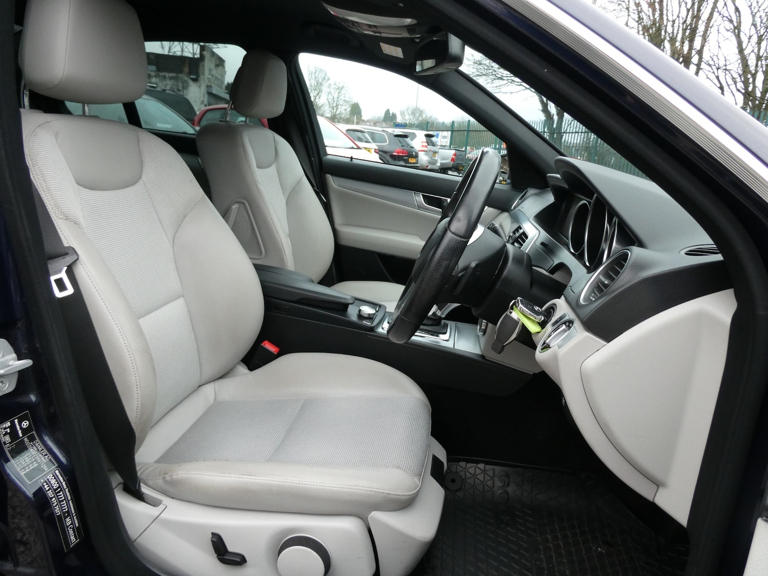 Used Mercedes-Benz C Class 2011 for sale - 77248235: Photo 5