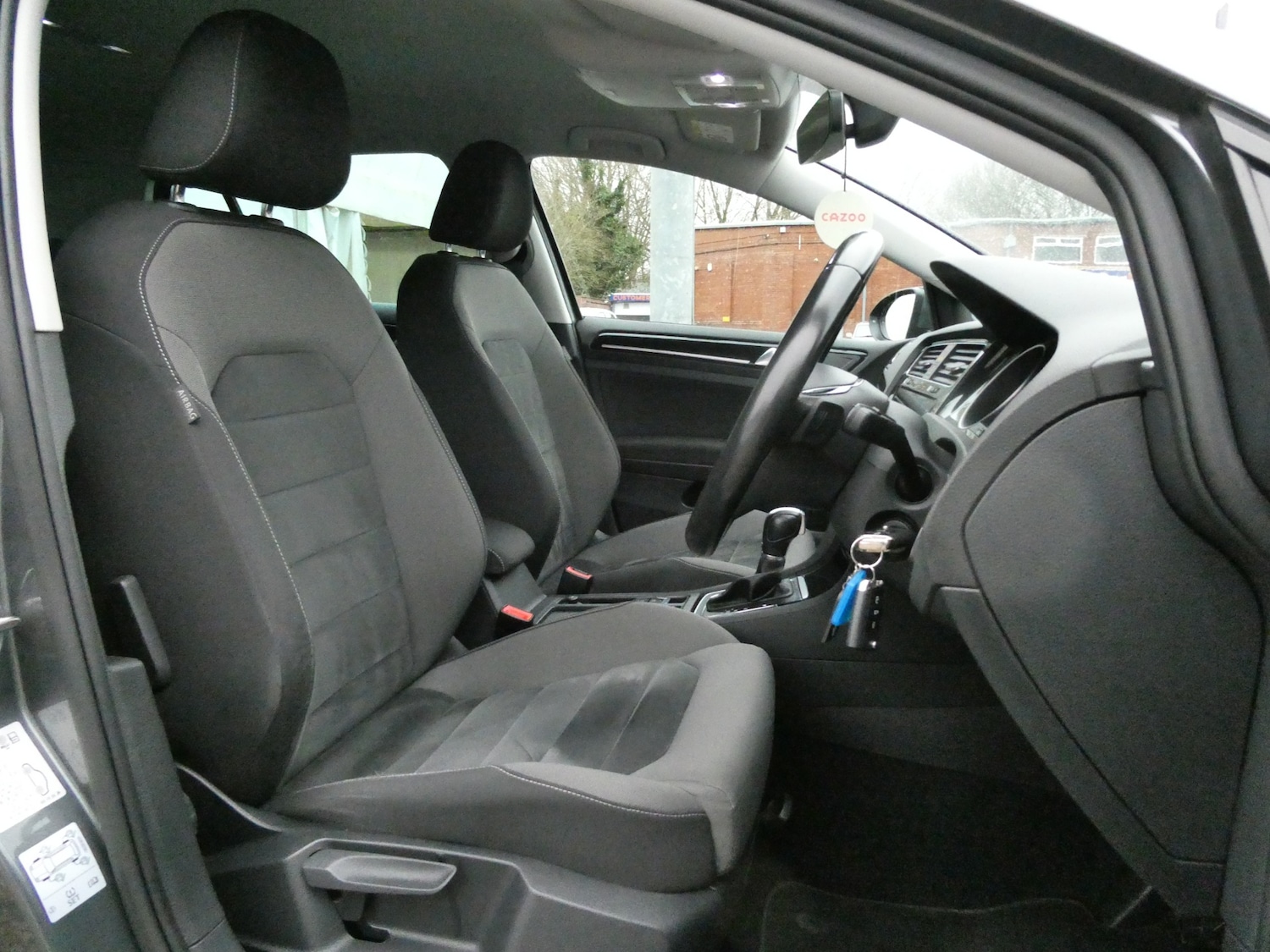 Used Volkswagen Golf 2017 for sale - 76982621: Photo 5