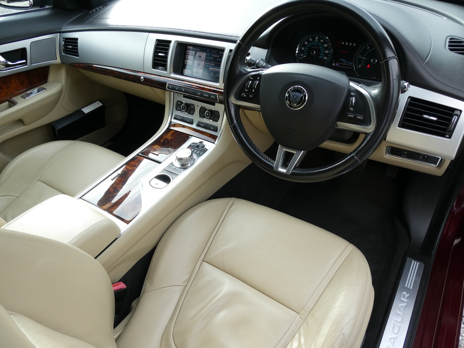 Used Jaguar XF 2014 for sale - 77639863: Photo 3
