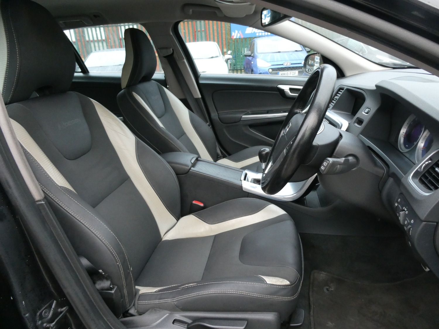 Used Volvo V60 2012 for sale - 76844893: Photo 4