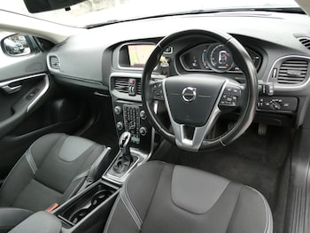 Used Volvo V40 2019 for sale - 79557324: Photo