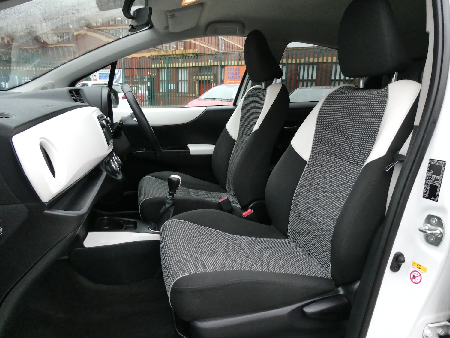 Used Toyota Yaris 2013 for sale - 76541930: Photo 15