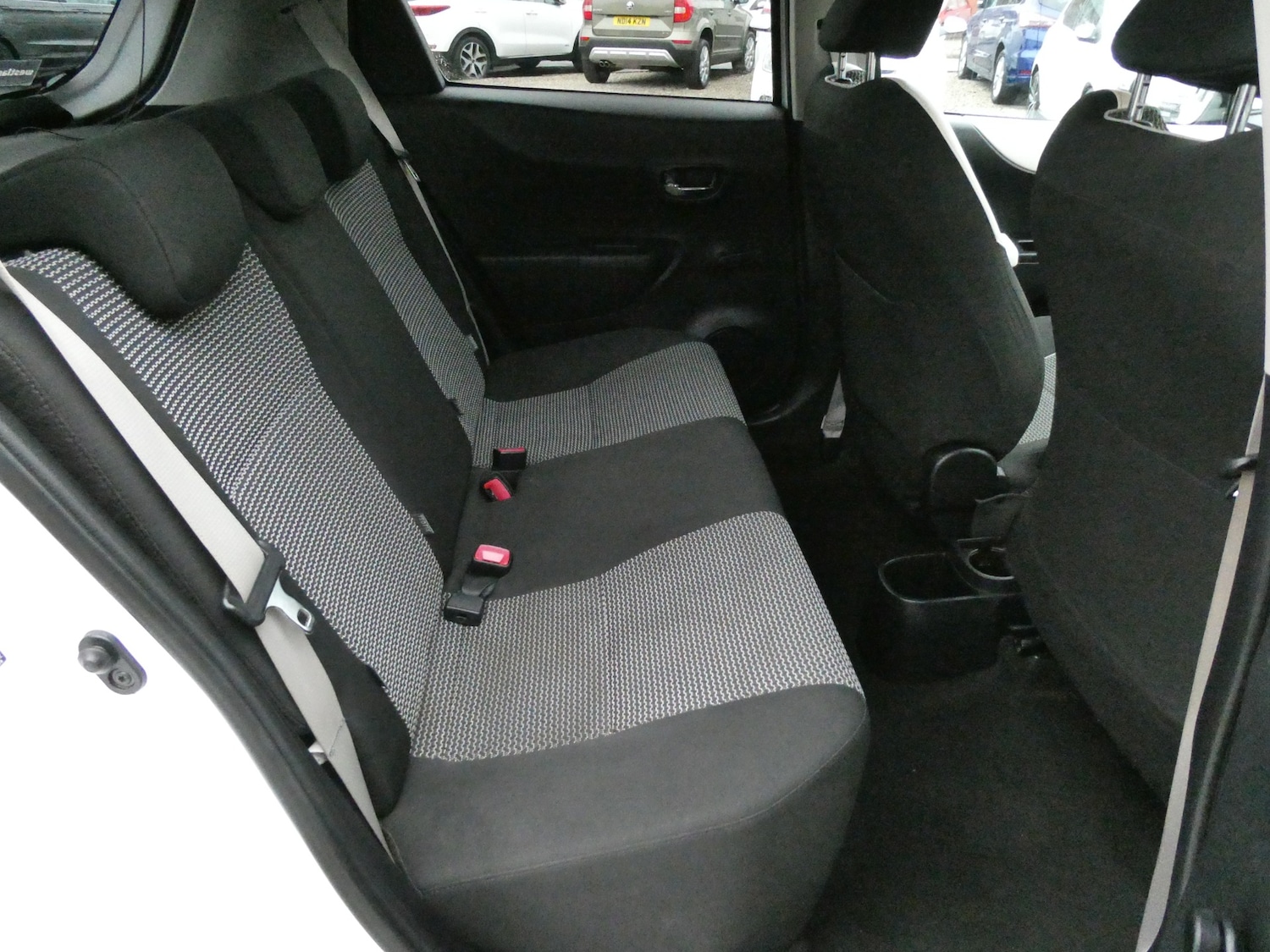 Used Toyota Yaris 2013 for sale - 76541930: Photo 21