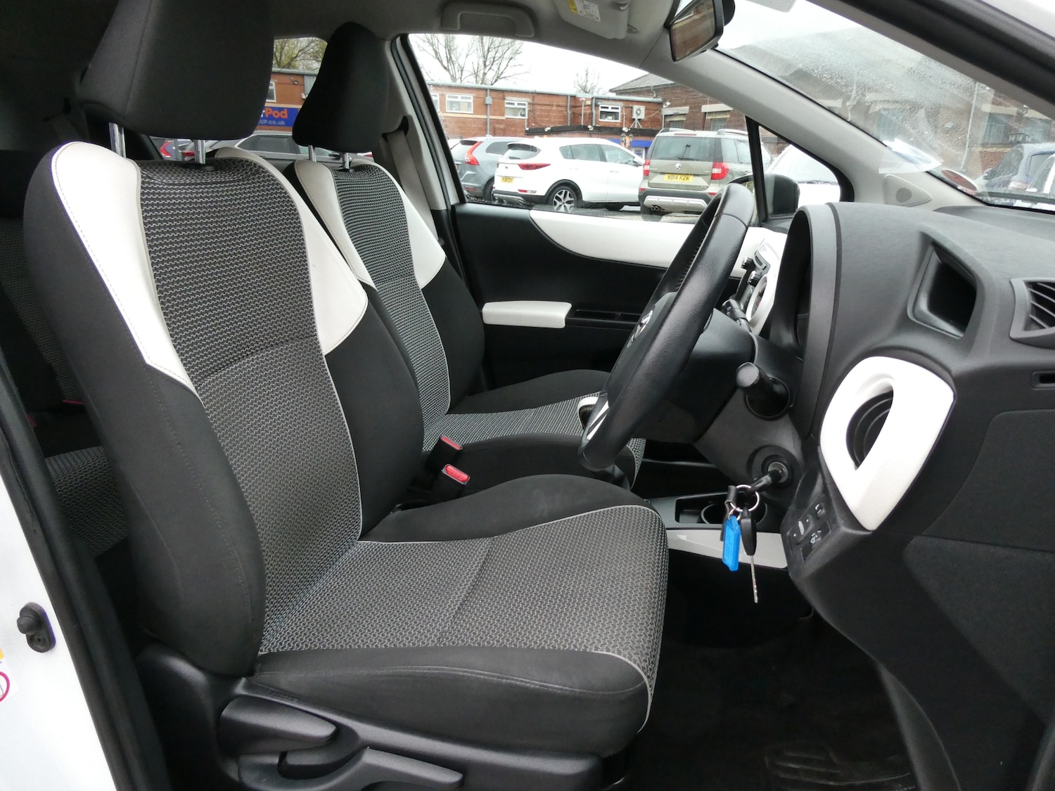 Used Toyota Yaris 2013 for sale - 76541930: Photo 5