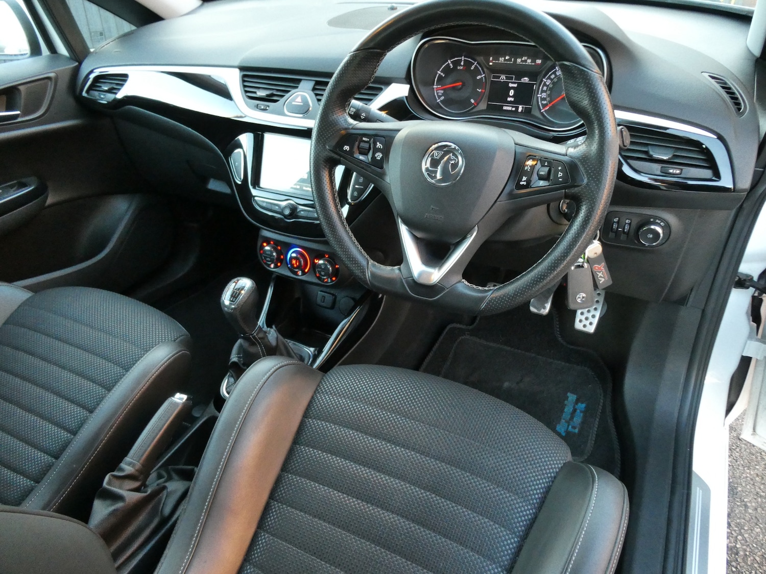 Used Vauxhall Corsa 2017 for sale - 77160672: Photo 3