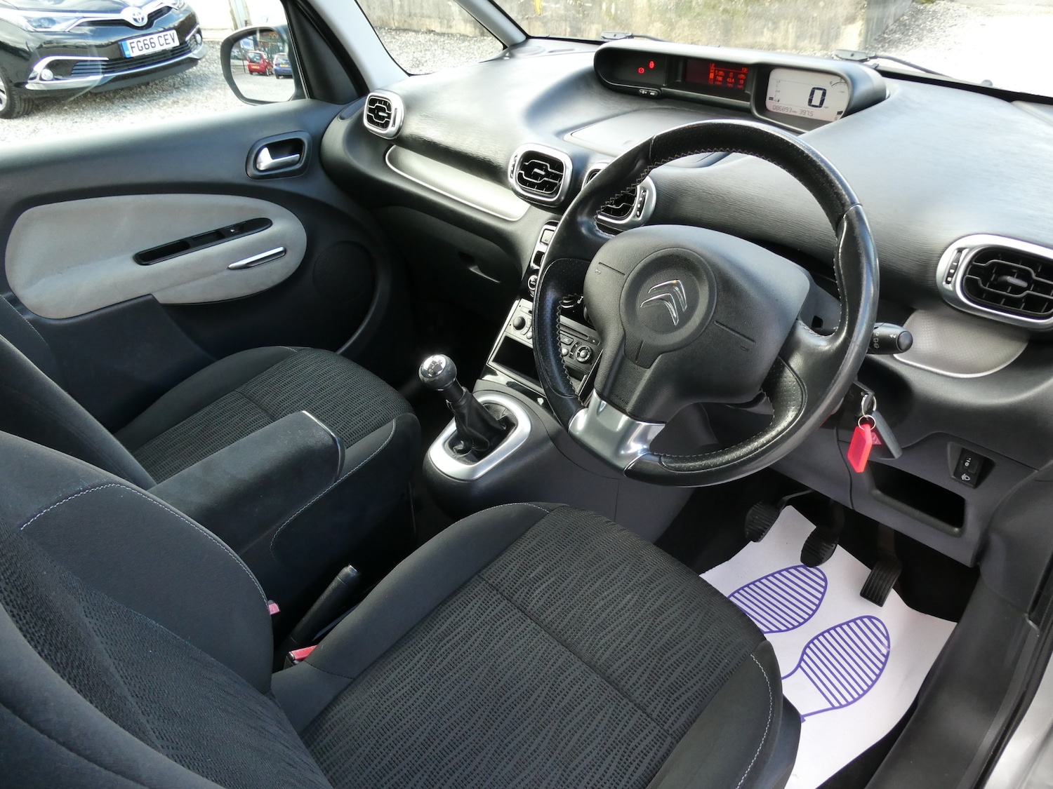 Used Citroen C3 Picasso 2014 for sale - 77832806: Photo 2