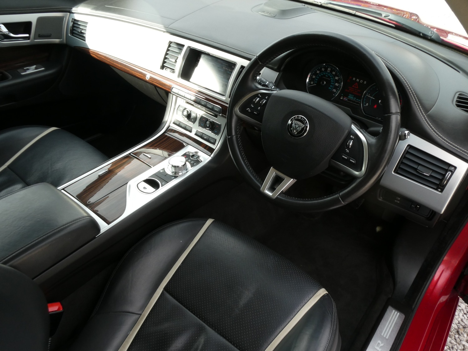 Used Jaguar XF 2015 for sale - 77663690: Photo 3