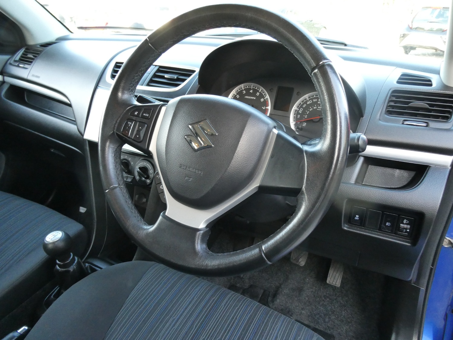 Used Suzuki Swift 2015 for sale - 77934489: Photo 3