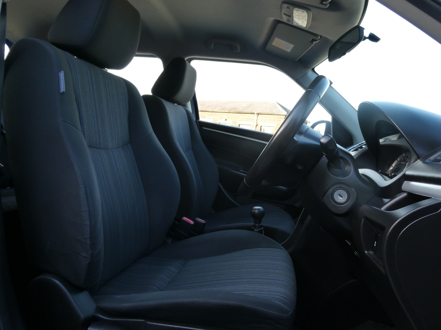 Used Suzuki Swift 2015 for sale - 77934489: Photo 5