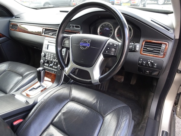 Used Volvo XC70 2010 for sale - 74832278: Photo 3