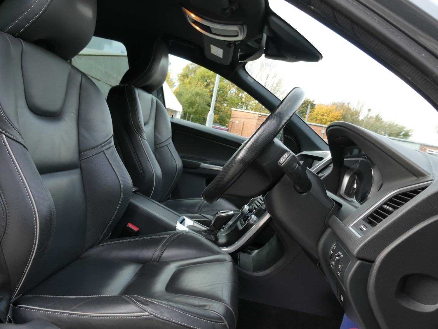 Used Volvo XC60 2017 for sale - 76404779: Photo 5