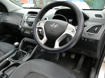 Used Hyundai Ix35 2010 for sale - 76079485: Photo 2