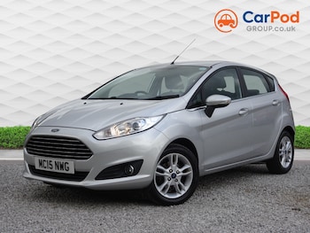 2015 (15) - 1.25 82 Zetec 5dr *10 SERVICES +1 LADY OWNER +BTOOTH +AUX*