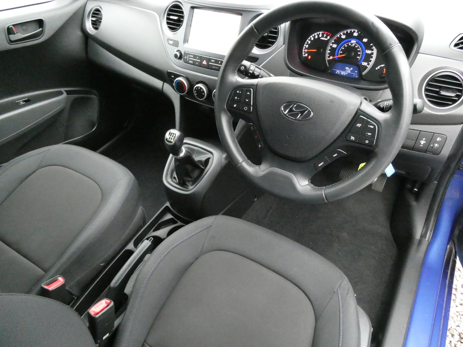 Used Hyundai i10 2018 for sale - 76766545: Photo 3