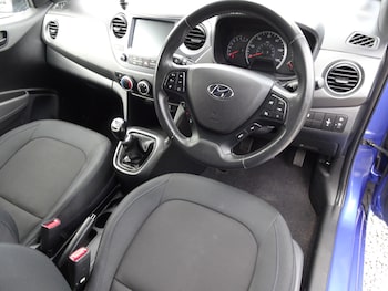 Used Hyundai i10 2018 for sale - 75969200: Photo