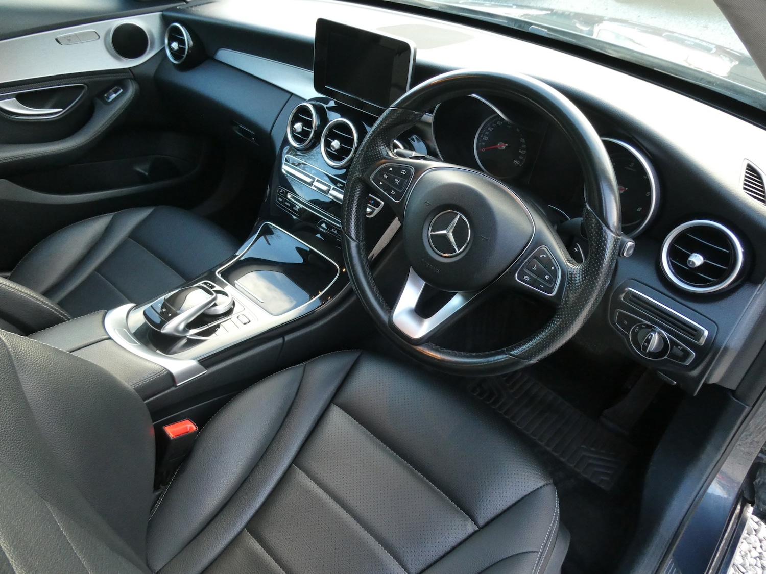 Used Mercedes-Benz C Class 2015 for sale - 77435328: Photo 3