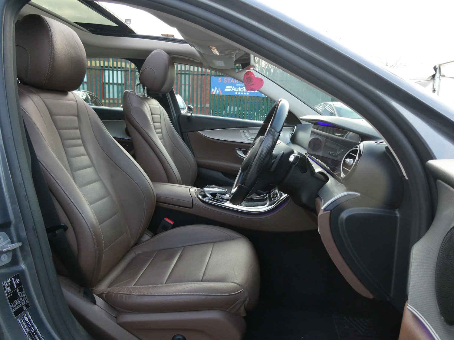 Used Mercedes-Benz E Class 2017 for sale - 77353843: Photo 5