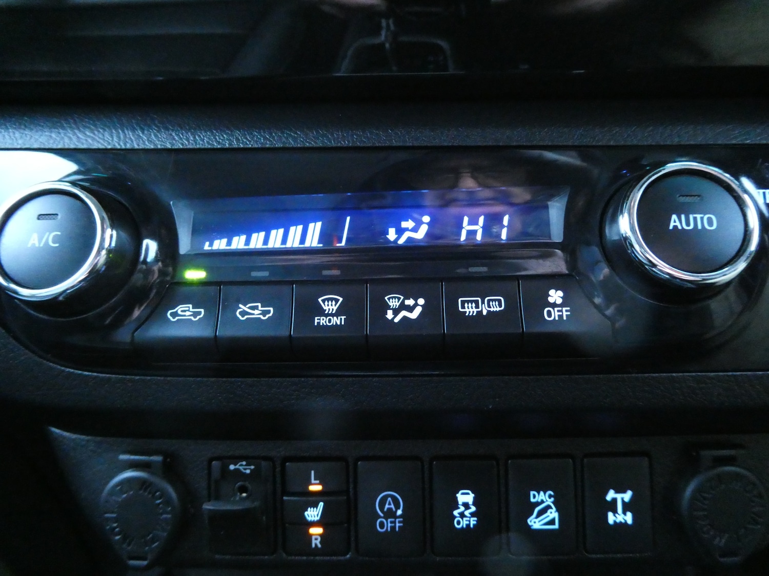 Used Toyota Hilux 2018 for sale - 76845910: Photo 18