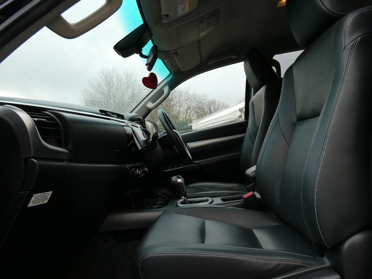 Used Toyota Hilux 2018 for sale - 76845910: Photo 19