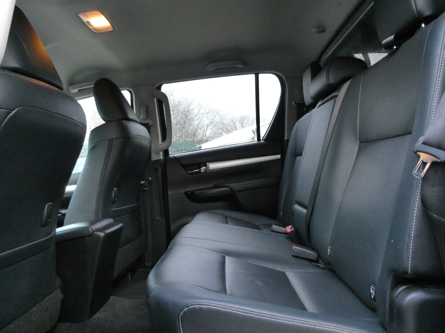 Used Toyota Hilux 2018 for sale - 76845910: Photo 21