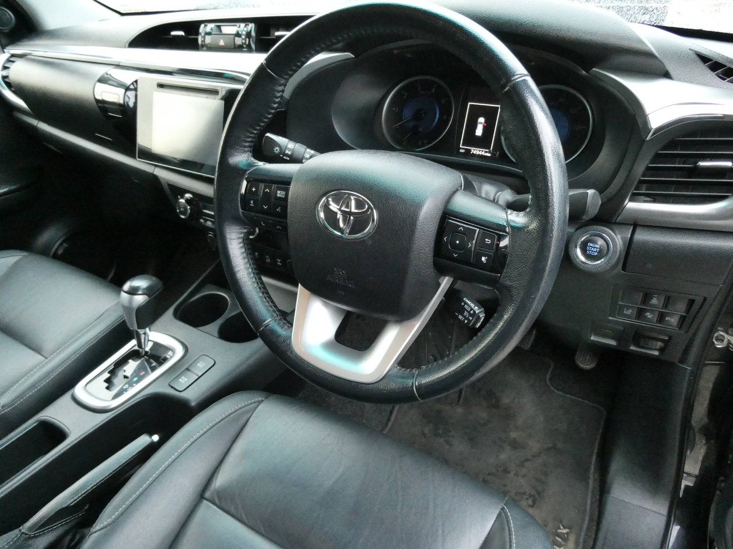 Used Toyota Hilux 2018 for sale - 76845910: Photo 3