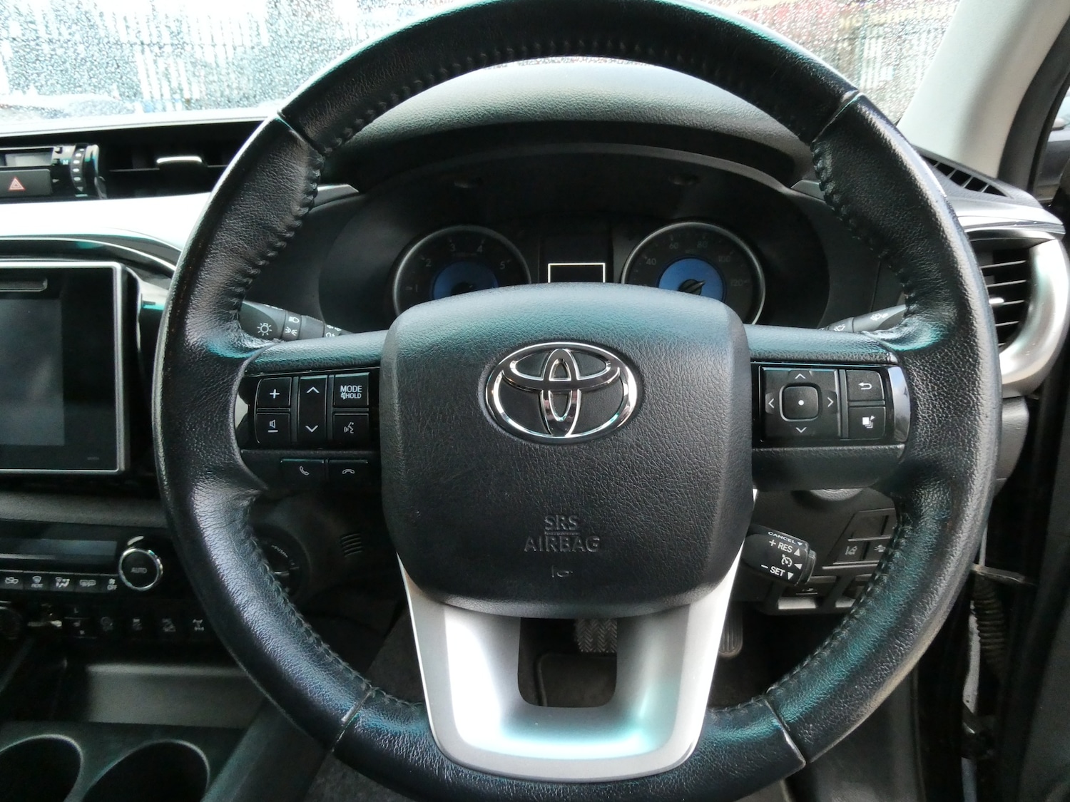 Used Toyota Hilux 2018 for sale - 76845910: Photo 6