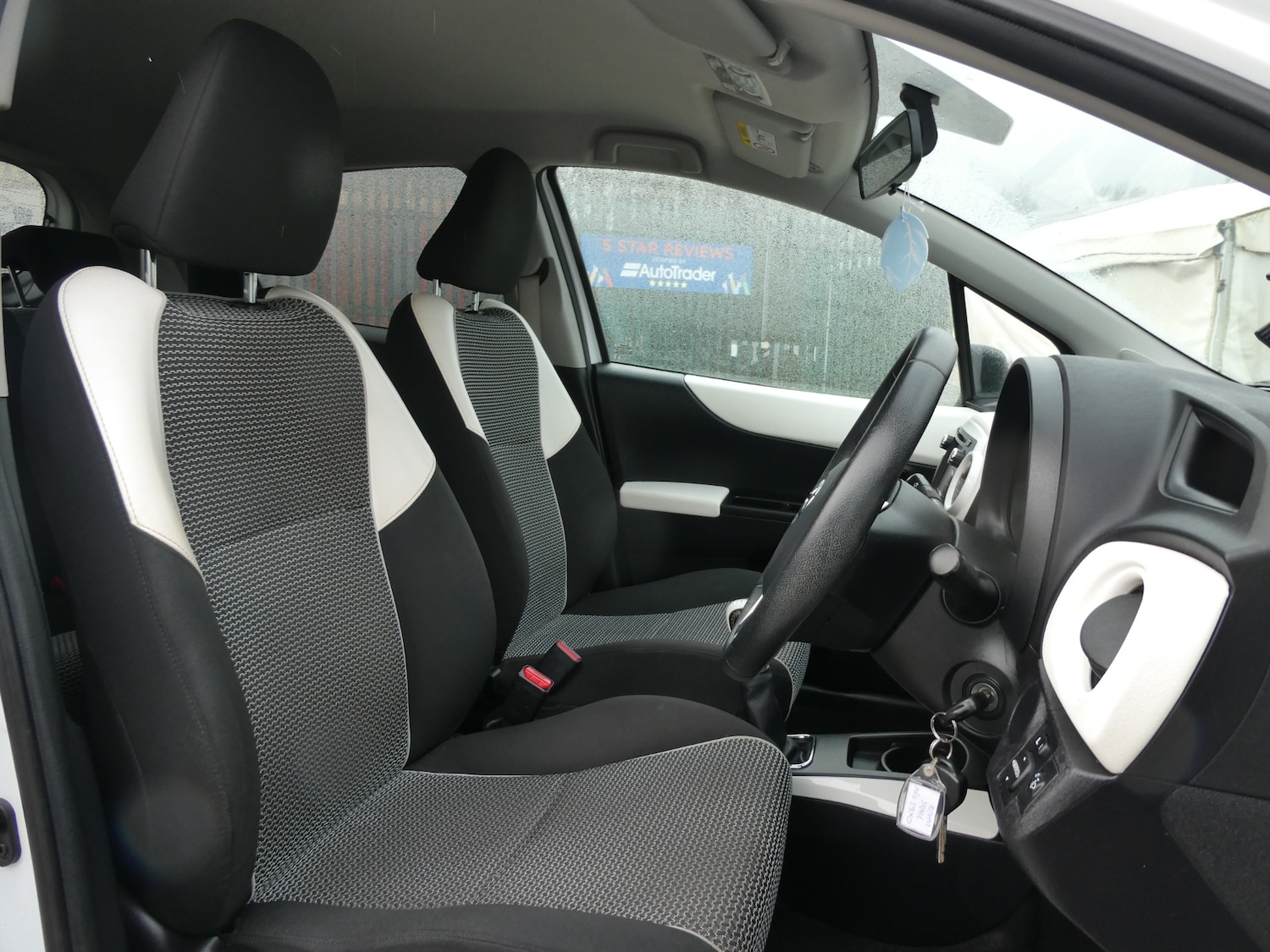 Used Toyota Yaris 2013 for sale - 77336681: Photo 5