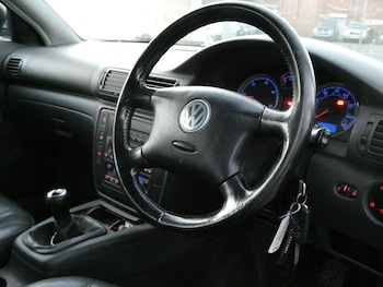 Used Volkswagen Passat 2005 for sale - 77005454: Photo